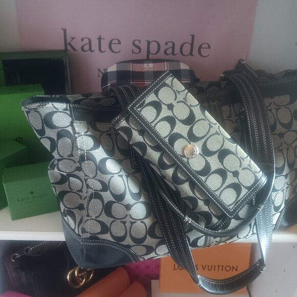 WEEKEND SPECIAL ONLY ! COACH LARGE TOTE WITH MATCHING WALLET - Picture 7 of 16